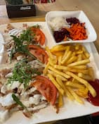 Döner Teller mit Pommes – Pizzeria Napoli Oetz